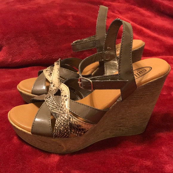 Callisto Wedges - Picture 2 of 3